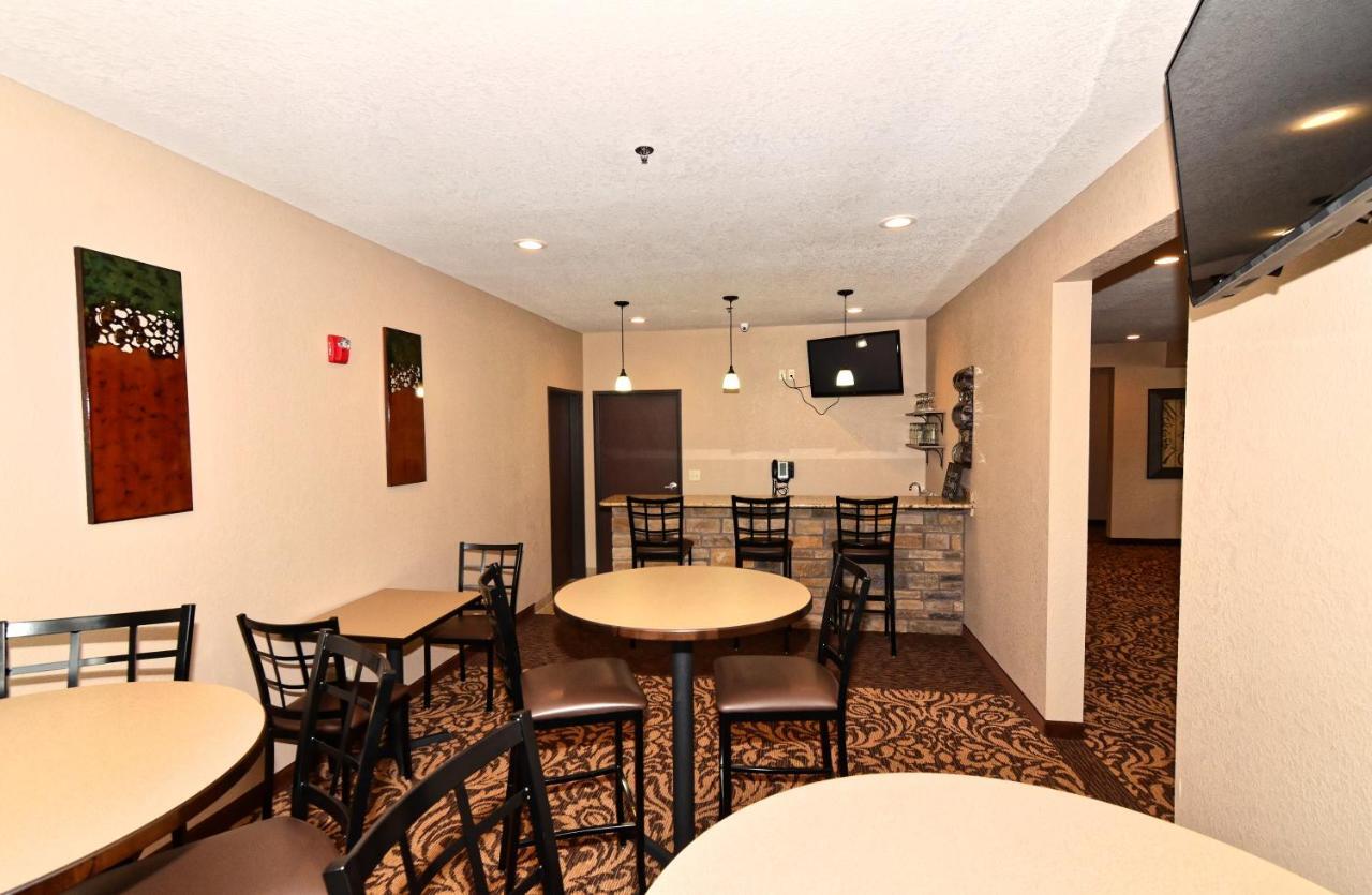 Cobblestone Inn & Suites - Clarion Экстерьер фото