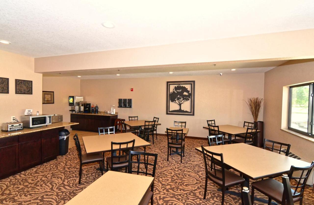 Cobblestone Inn & Suites - Clarion Экстерьер фото