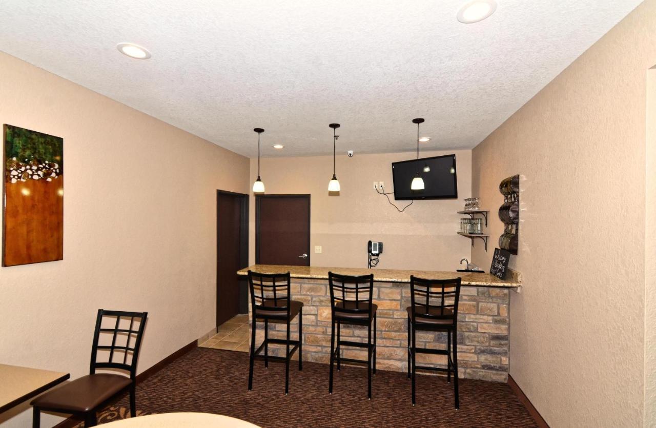 Cobblestone Inn & Suites - Clarion Экстерьер фото