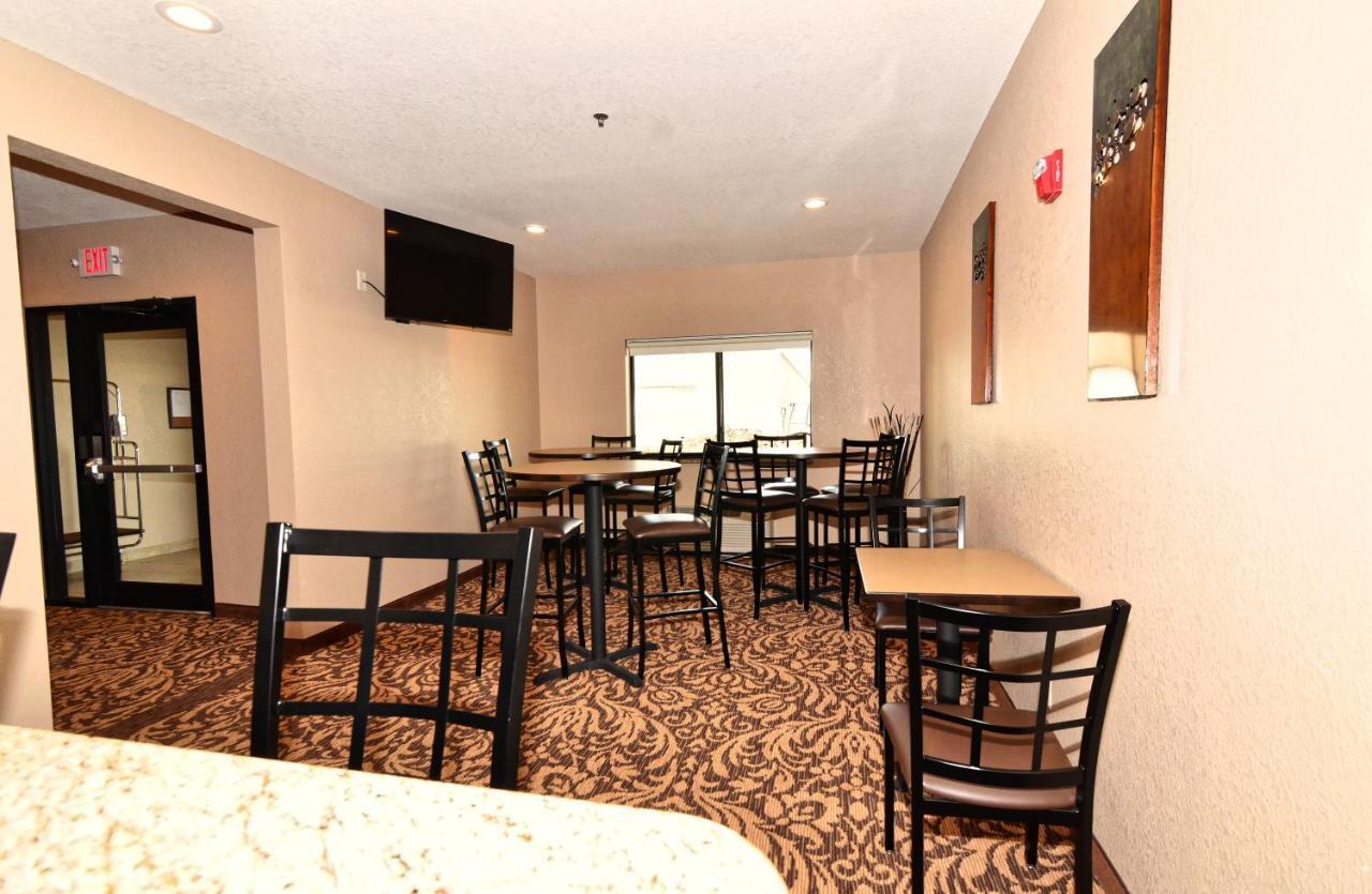 Cobblestone Inn & Suites - Clarion Экстерьер фото